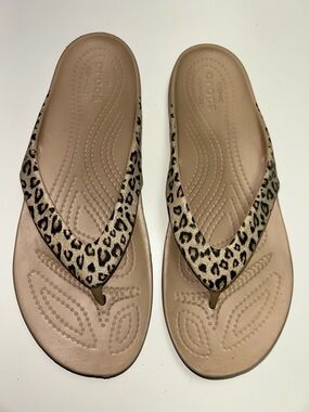 Crocs Kadee II Iconic Comfort Leopard Print Thong Flip Flop Sandal